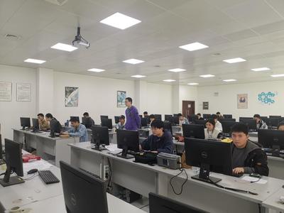 電子信息學(xué)院成功舉辦“第十四屆藍(lán)橋杯全國軟件和信息技術(shù)大賽”軟件技術(shù)交流活動(dòng)